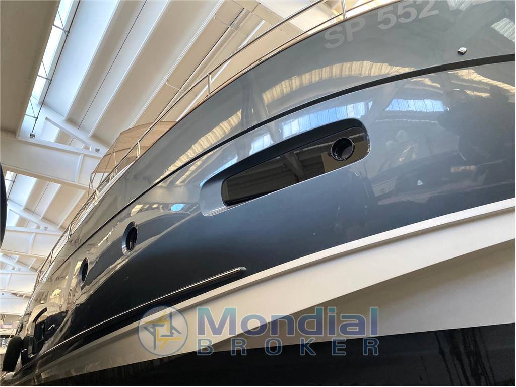Azimut Magellano 53