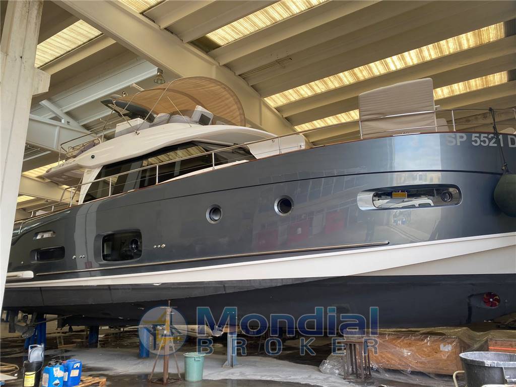 Azimut Magellano 53