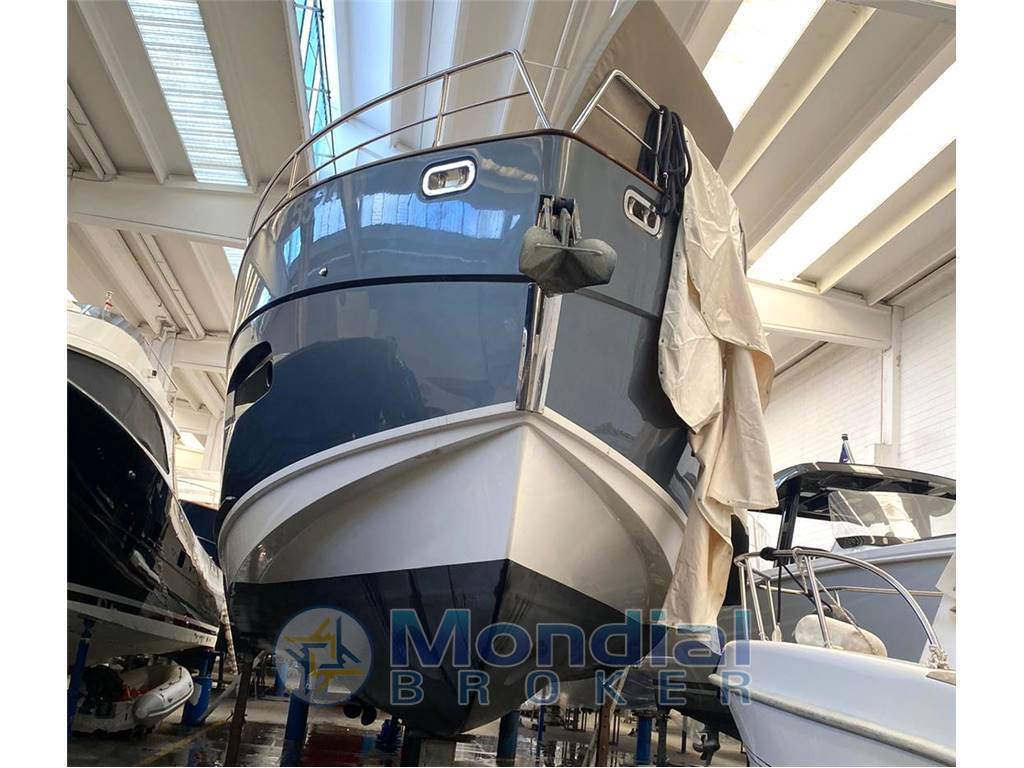Azimut Magellano 53