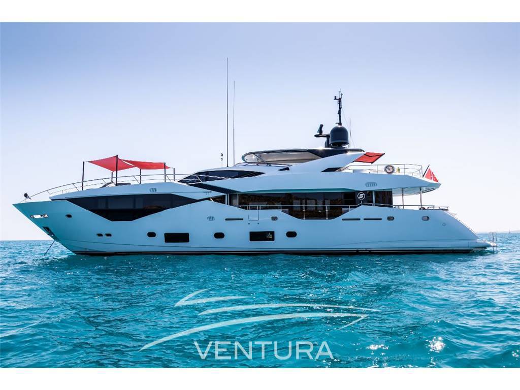 Sunseeker 116 yacht