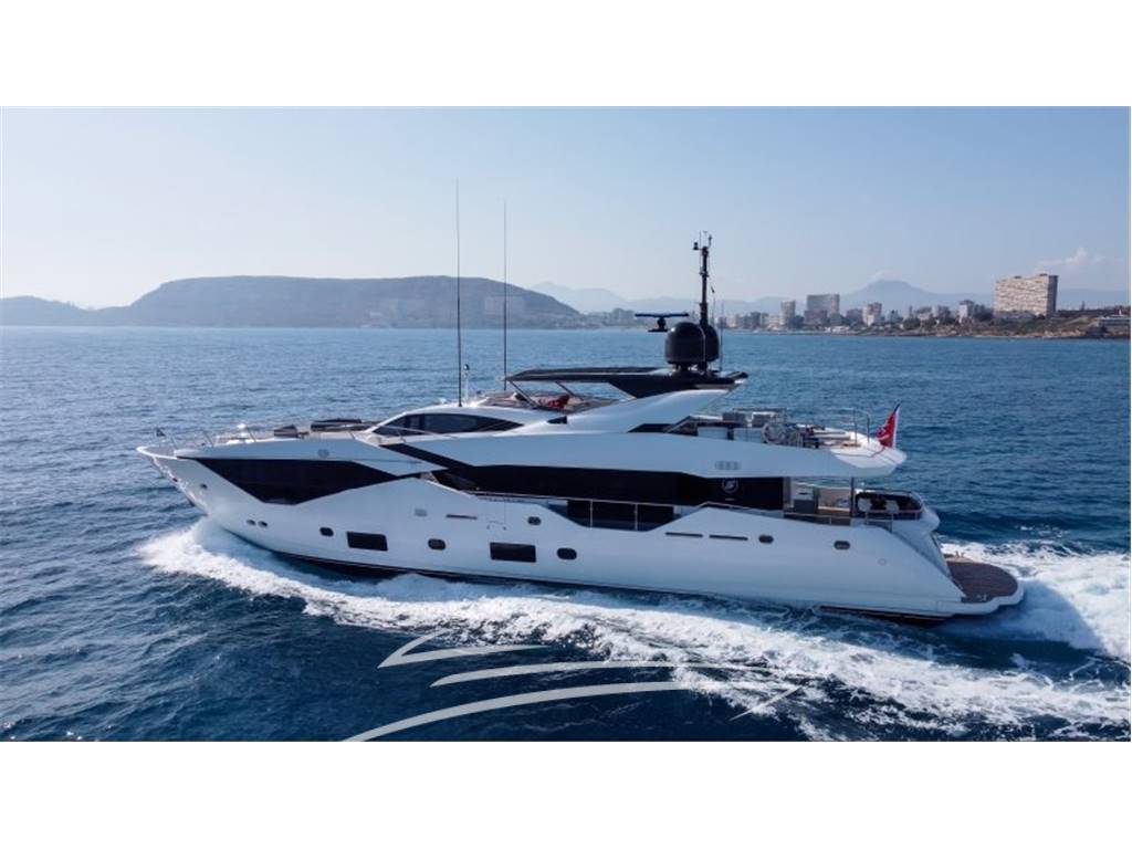 Sunseeker 116 yacht