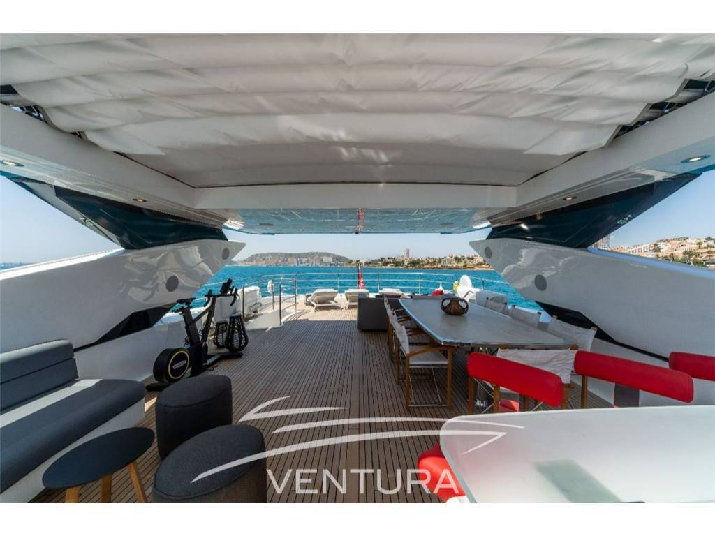 Sunseeker 116 yacht