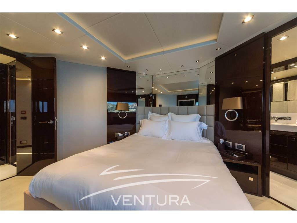 Sunseeker 116 yacht