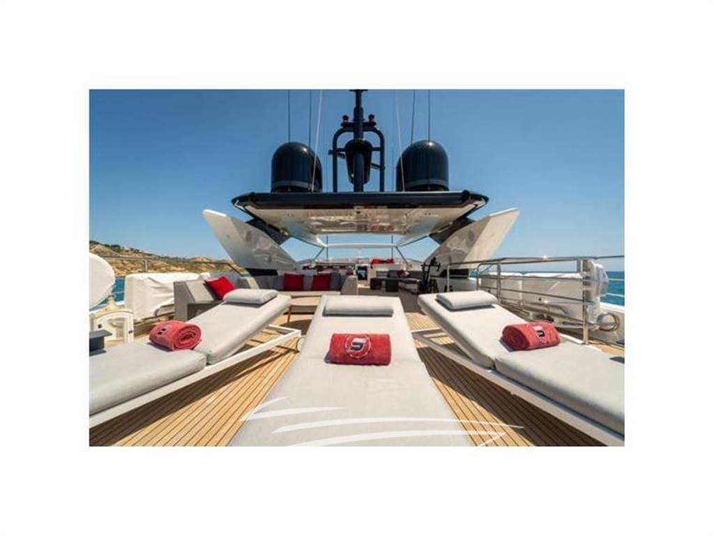 Sunseeker 116 yacht