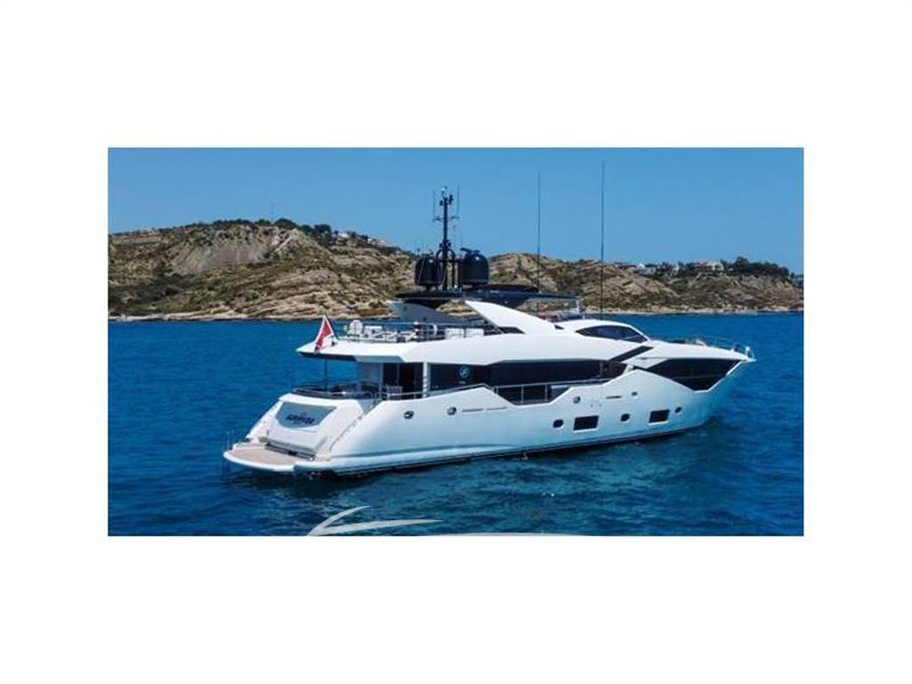 Sunseeker 116 yacht
