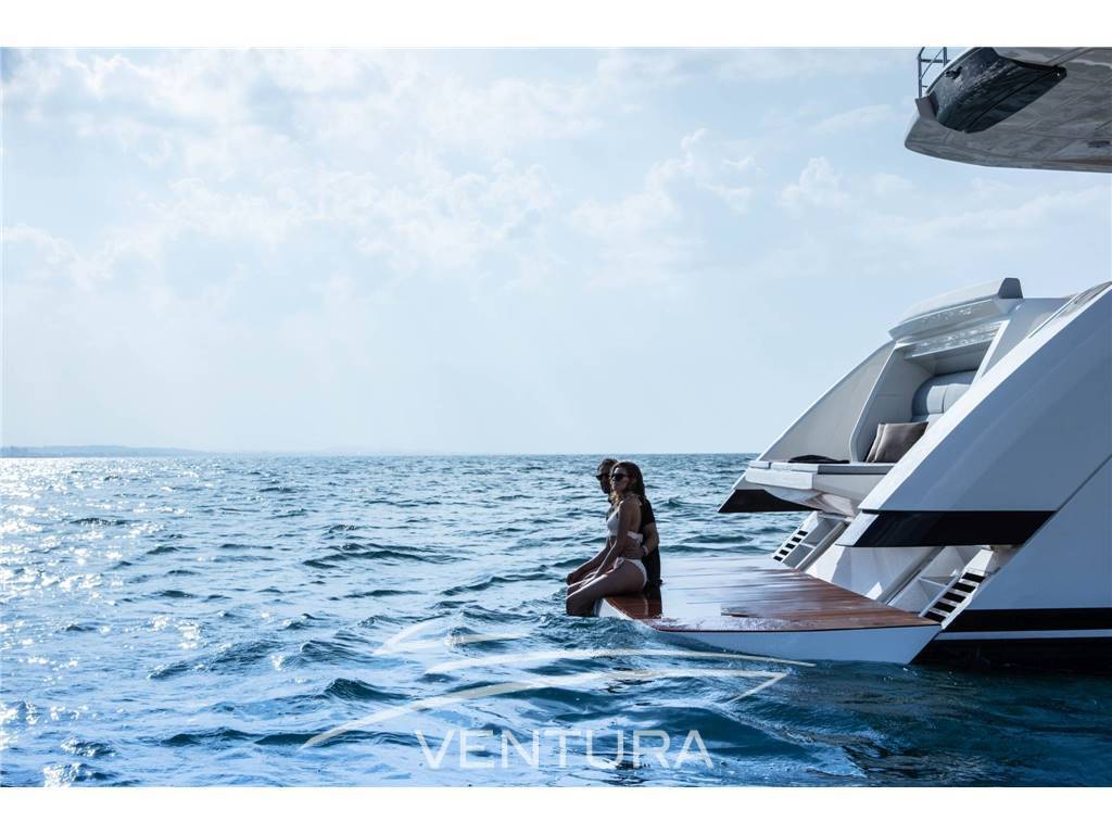 Ferretti yachts 720