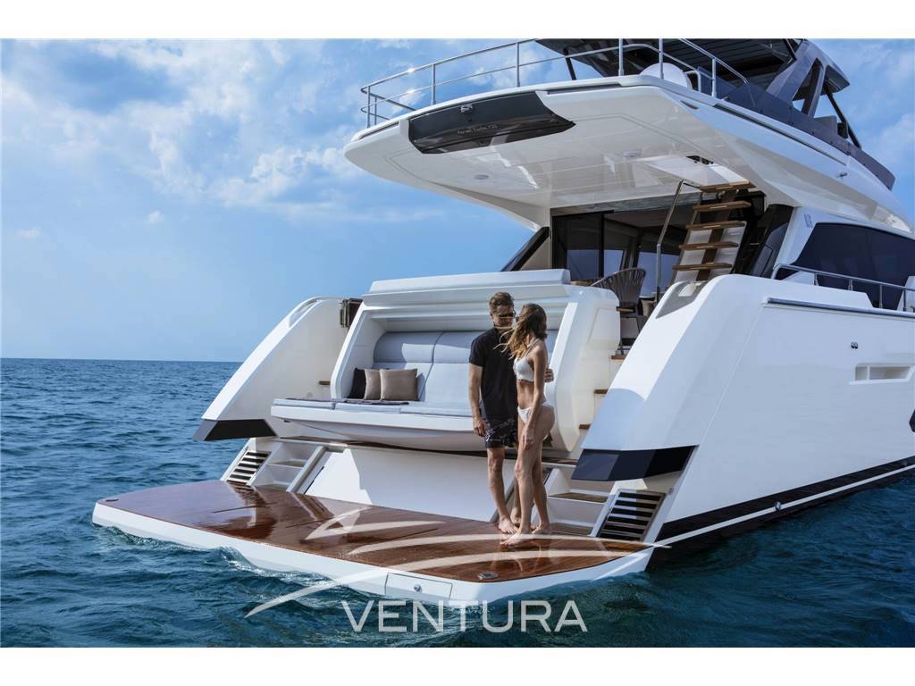 Ferretti yachts 720