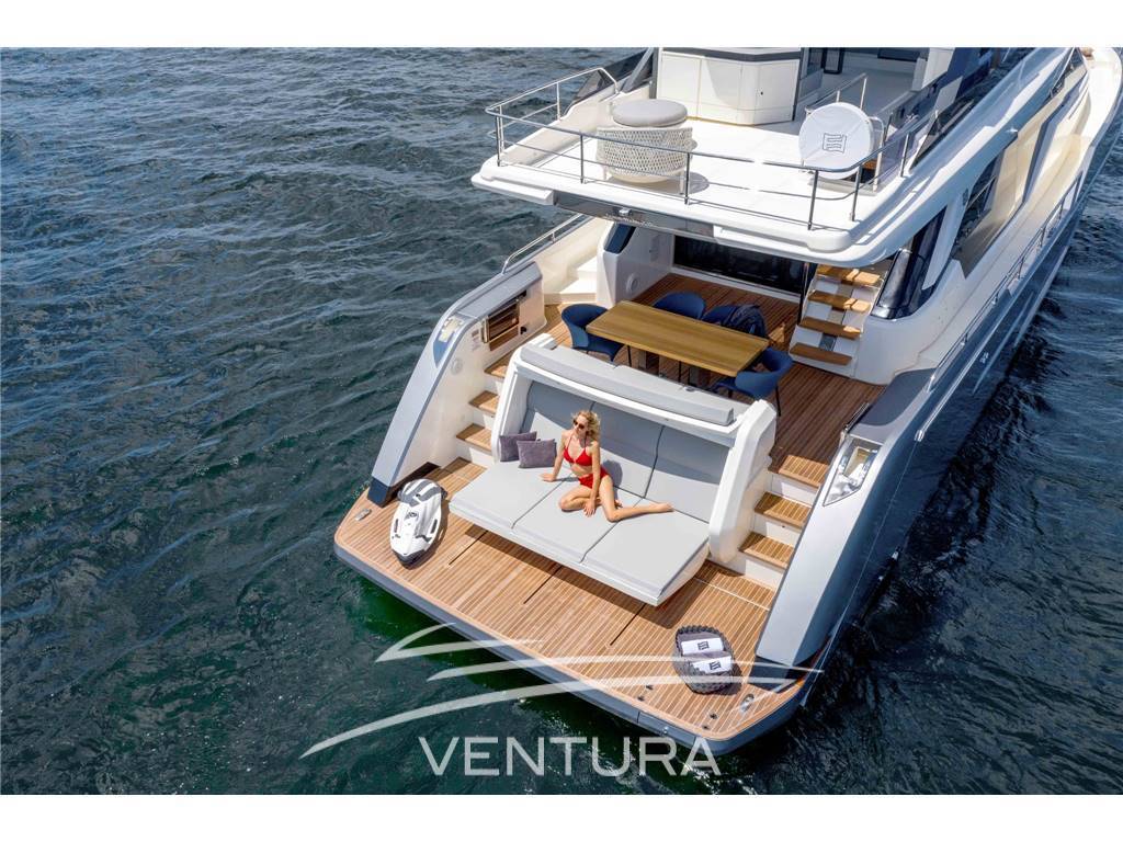 Ferretti yachts 720