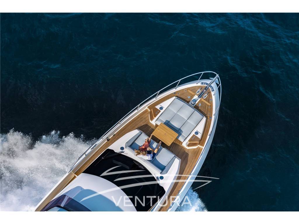 Ferretti yachts 720