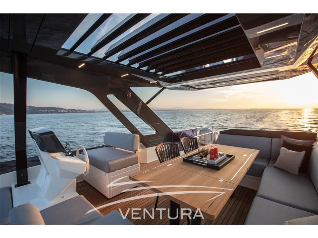 Ferretti yachts 720