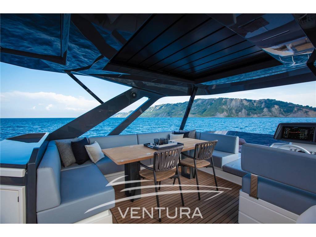 Ferretti yachts 720