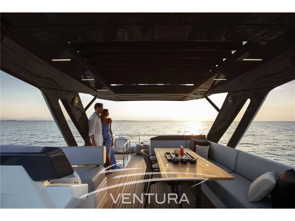 Ferretti yachts 720