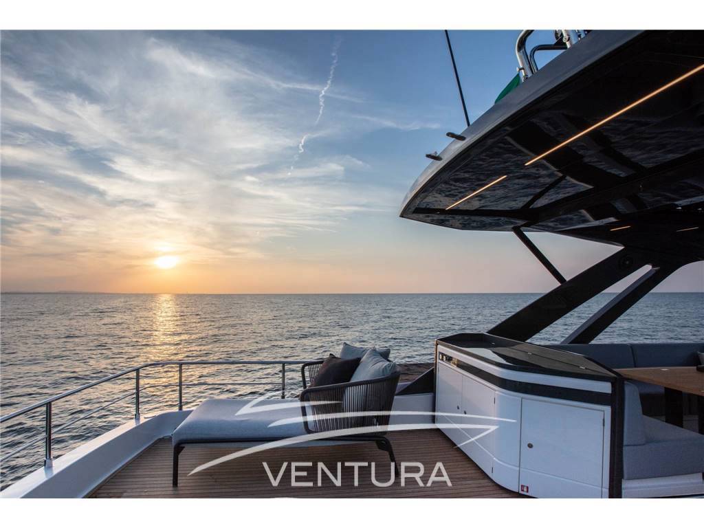 Ferretti yachts 720