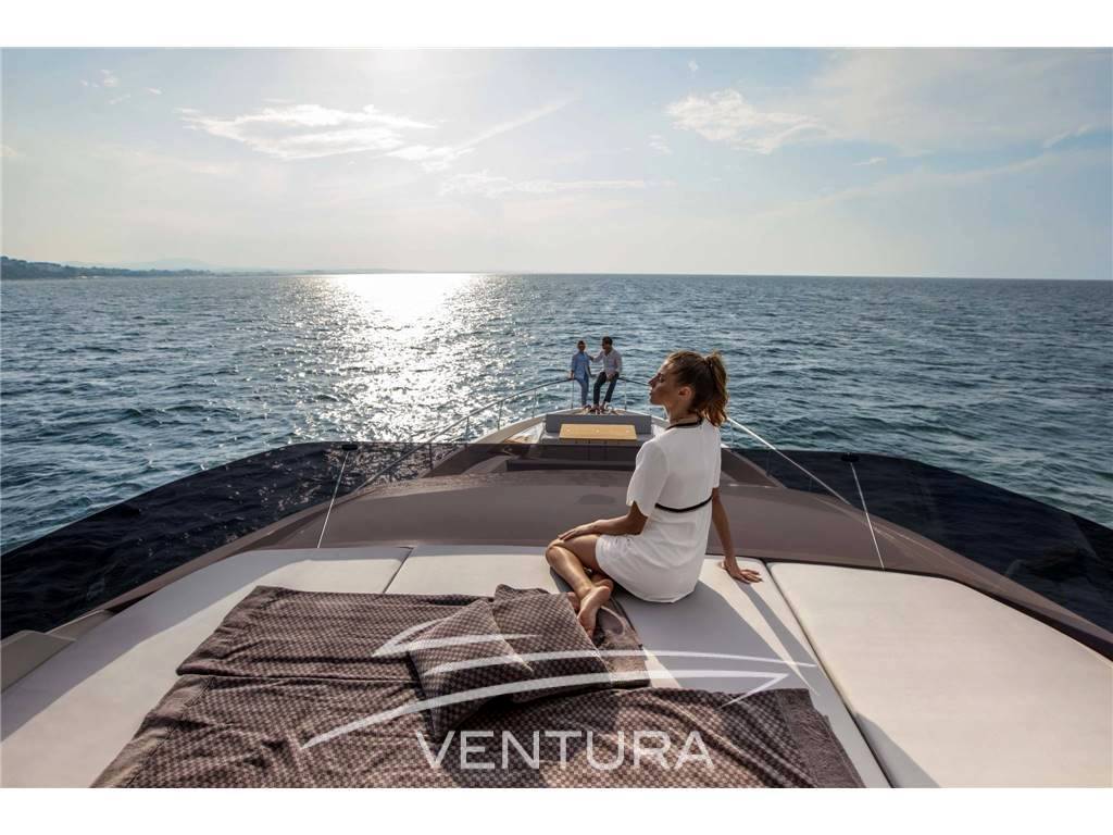 Ferretti yachts 720