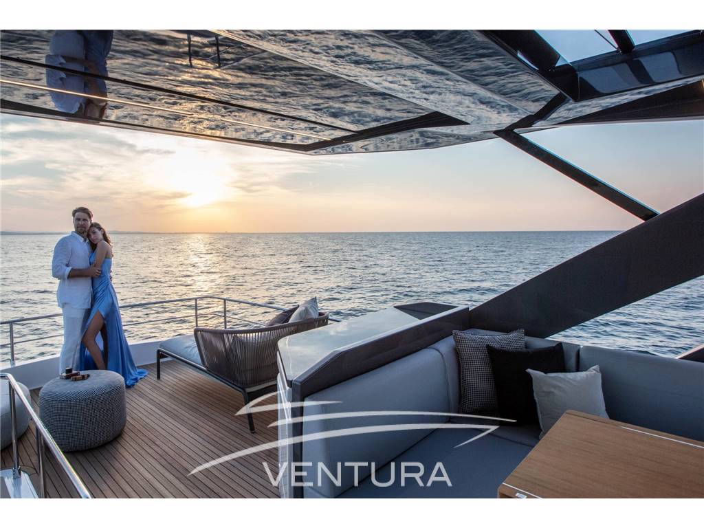 Ferretti yachts 720