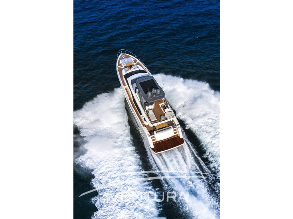 Ferretti yachts 720