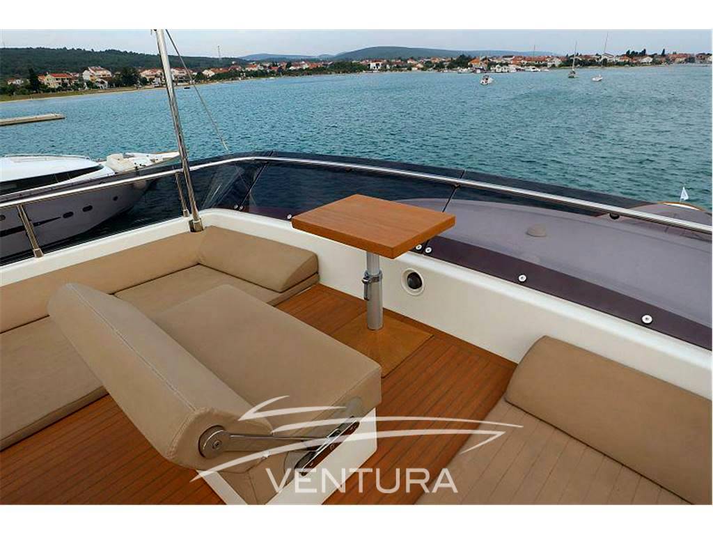 Custom line Navetta 33