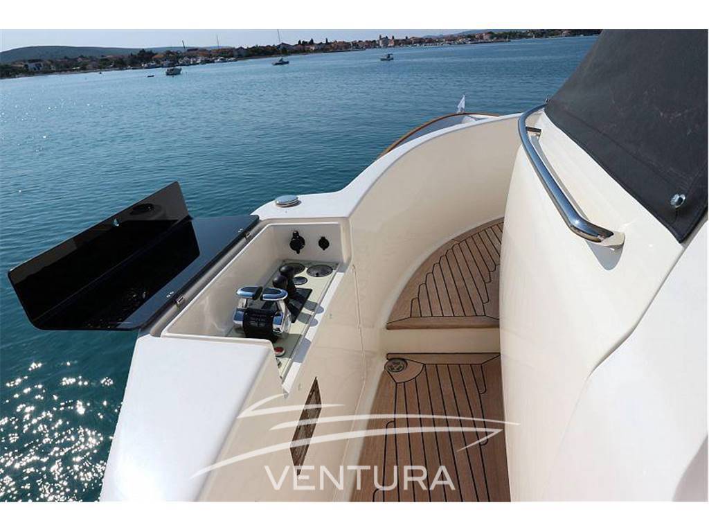 Custom line Navetta 33