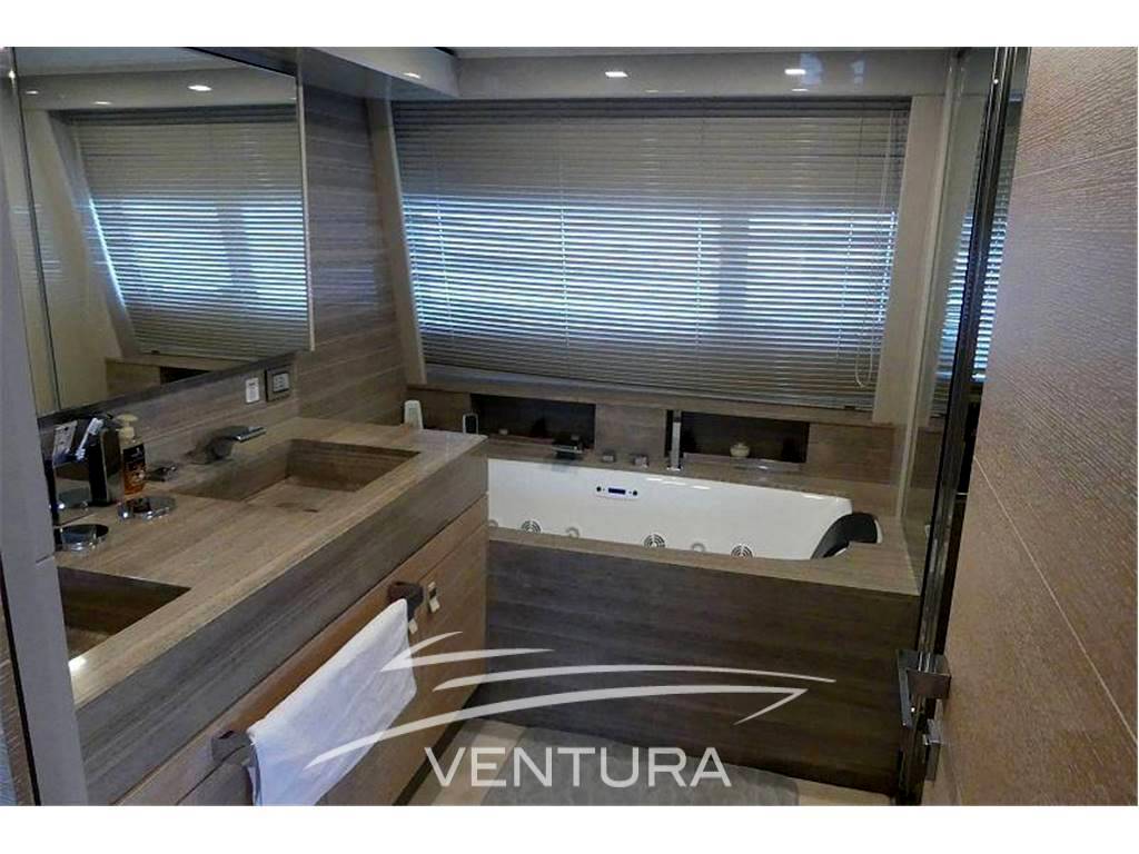 Custom line Navetta 33