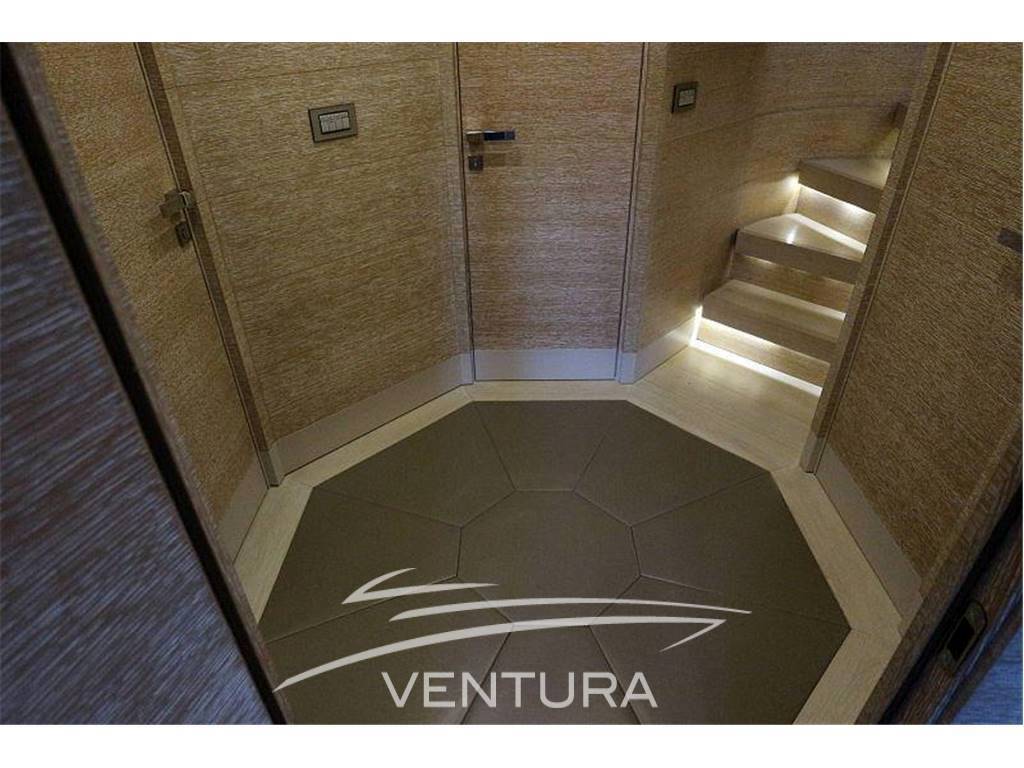 Custom line Navetta 33