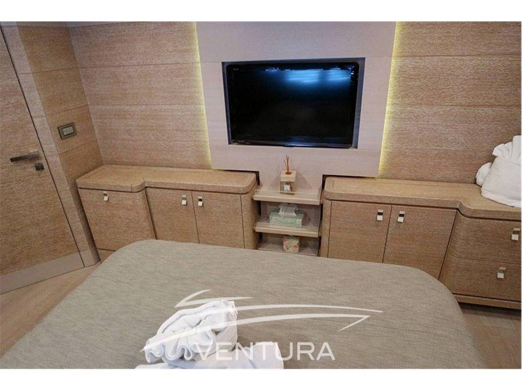 Custom line Navetta 33