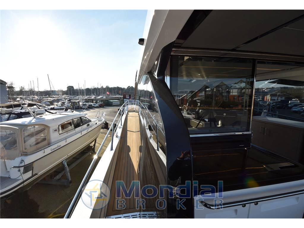 Sunseeker 65 sport yacht