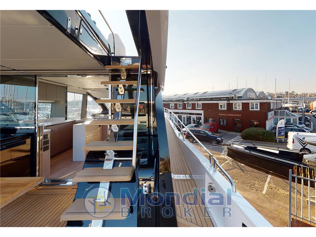 Sunseeker 65 sport yacht