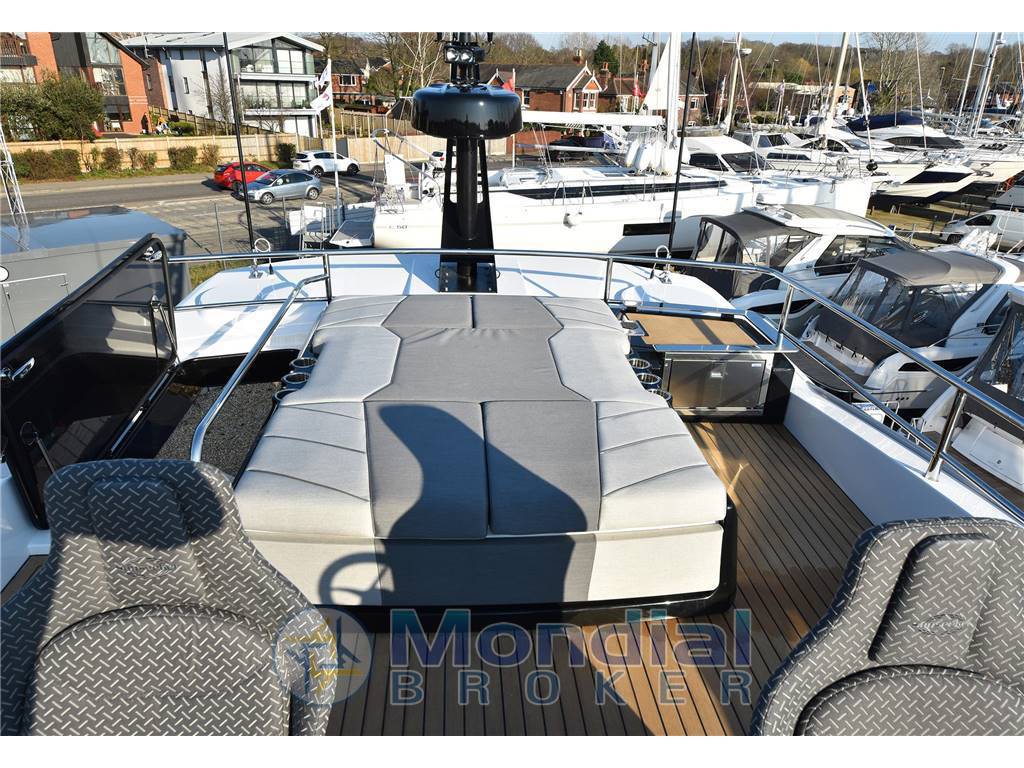 Sunseeker 65 sport yacht