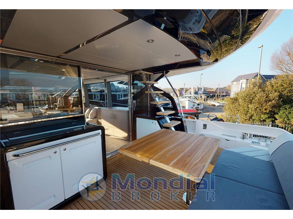 Sunseeker 65 sport yacht