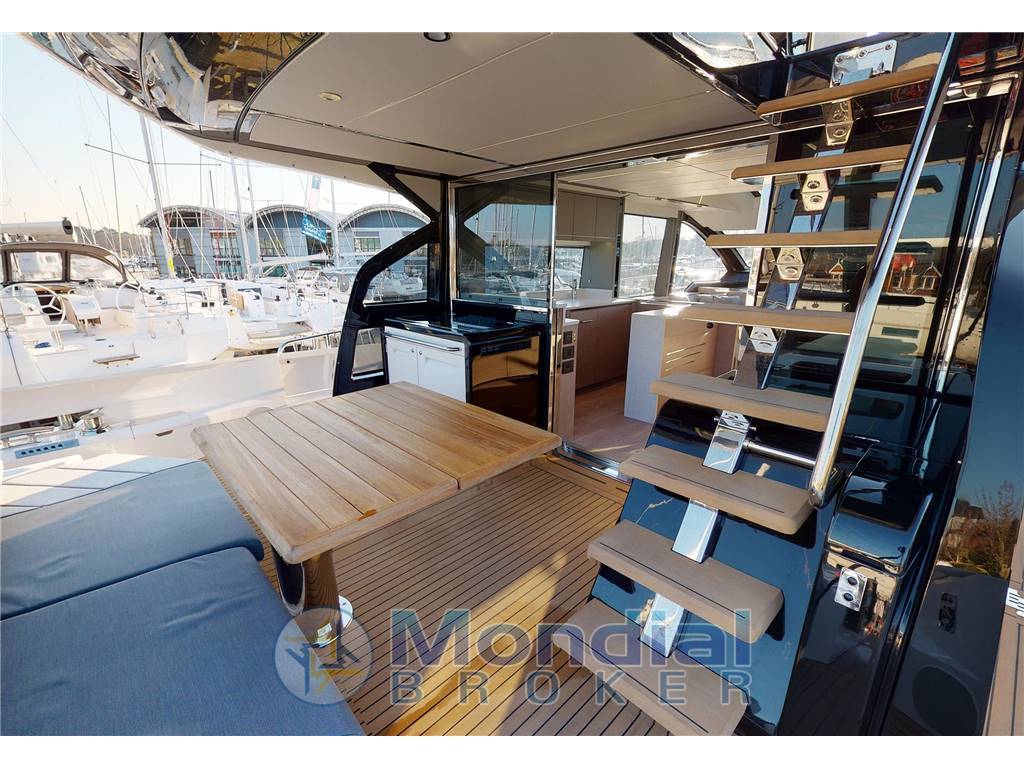 Sunseeker 65 sport yacht