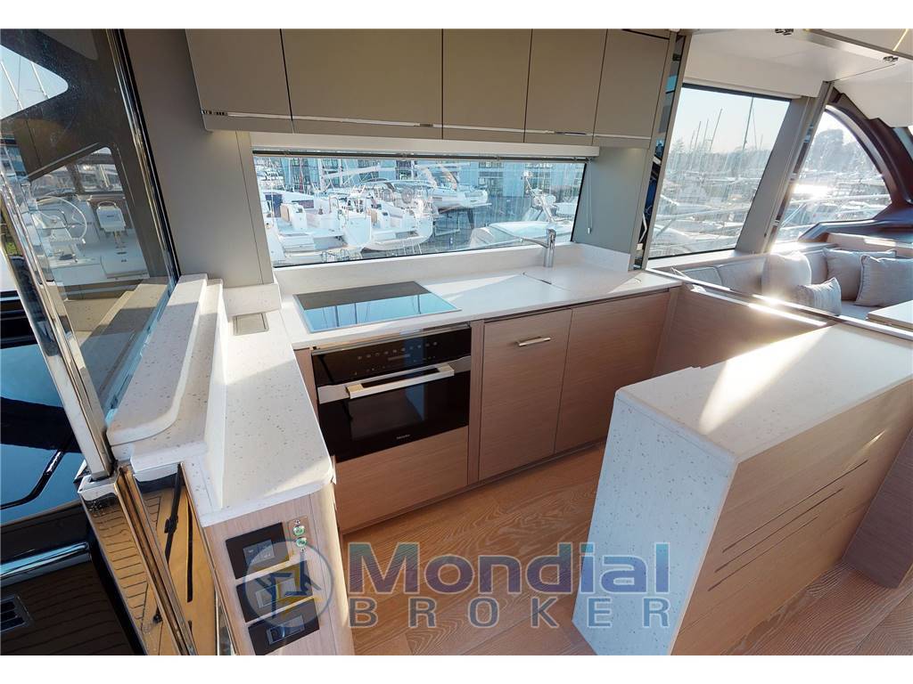 Sunseeker 65 sport yacht