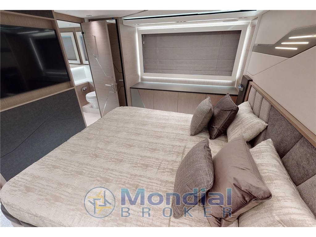 Sunseeker 65 sport yacht