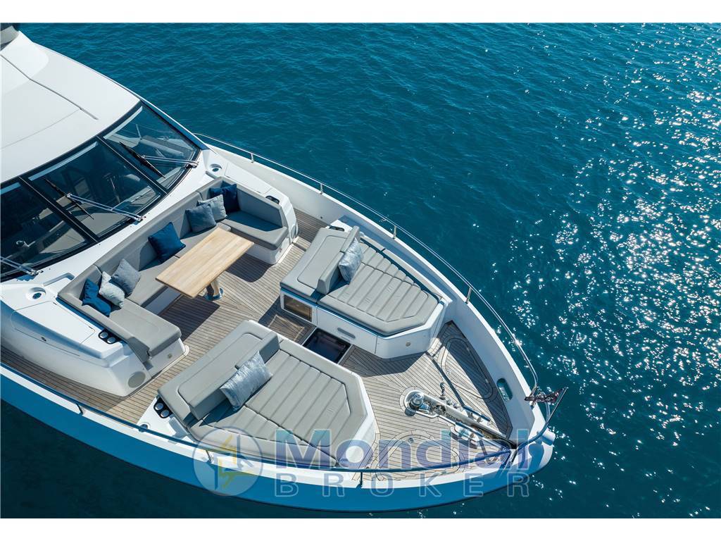 Sunseeker 76 yacht