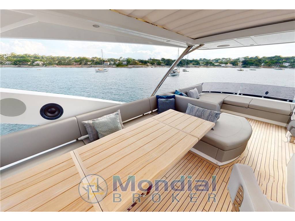 Sunseeker 76 yacht