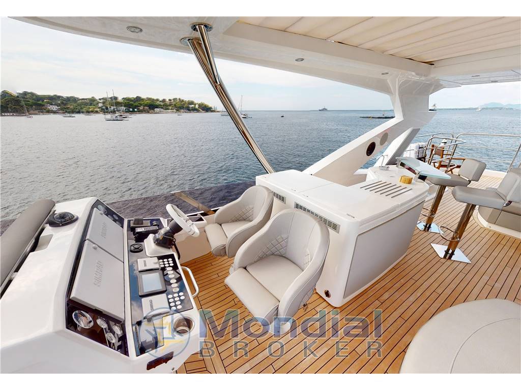 Sunseeker 76 yacht