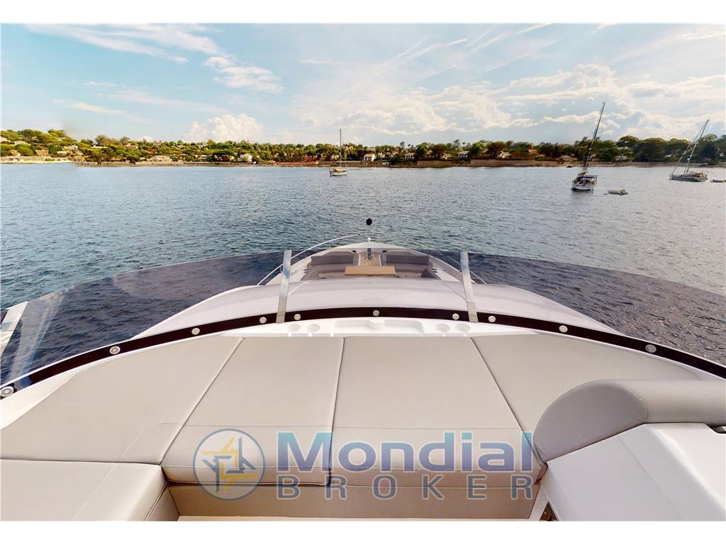 Sunseeker 76 yacht