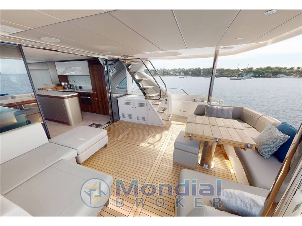 Sunseeker 76 yacht