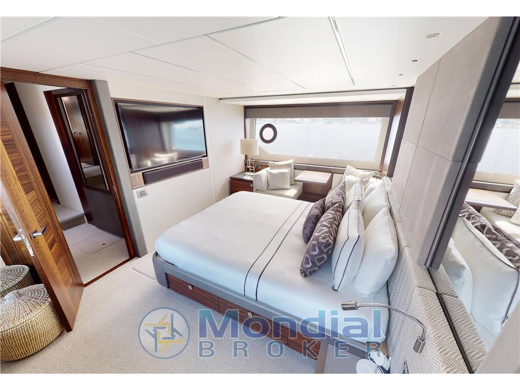 Sunseeker 76 yacht
