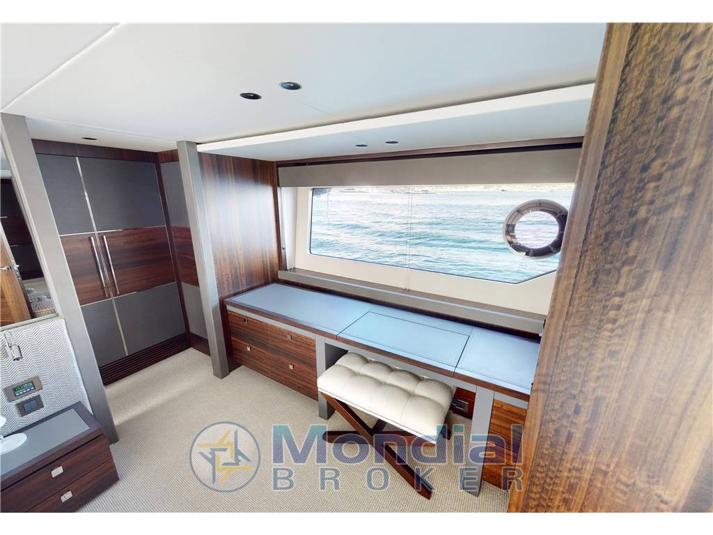 Sunseeker 76 yacht
