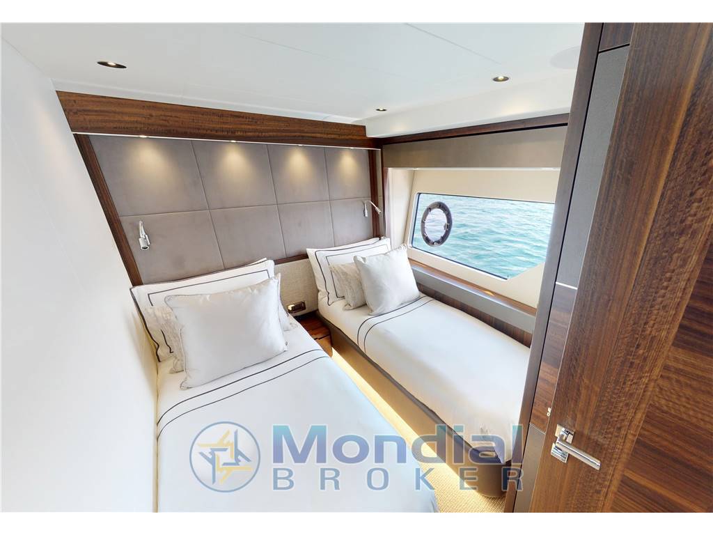 Sunseeker 76 yacht