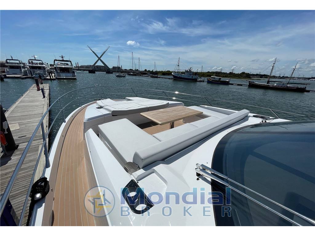 Sunseeker 75 sport yacht