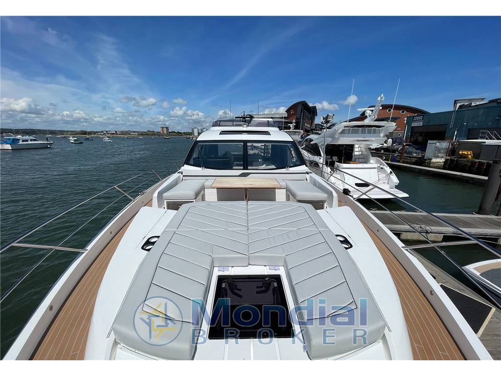 Sunseeker 75 sport yacht