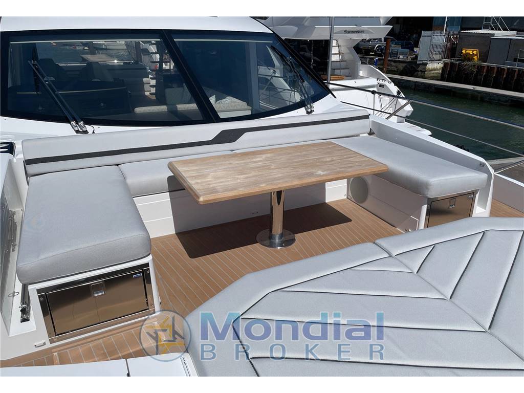 Sunseeker 75 sport yacht
