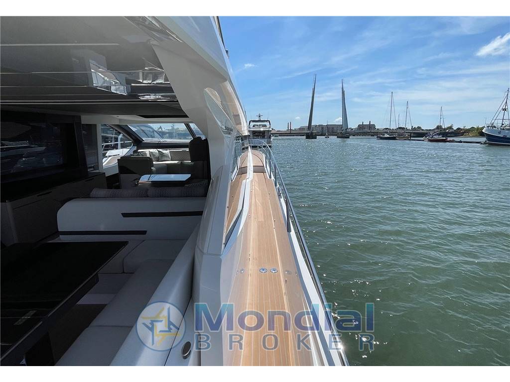 Sunseeker 75 sport yacht
