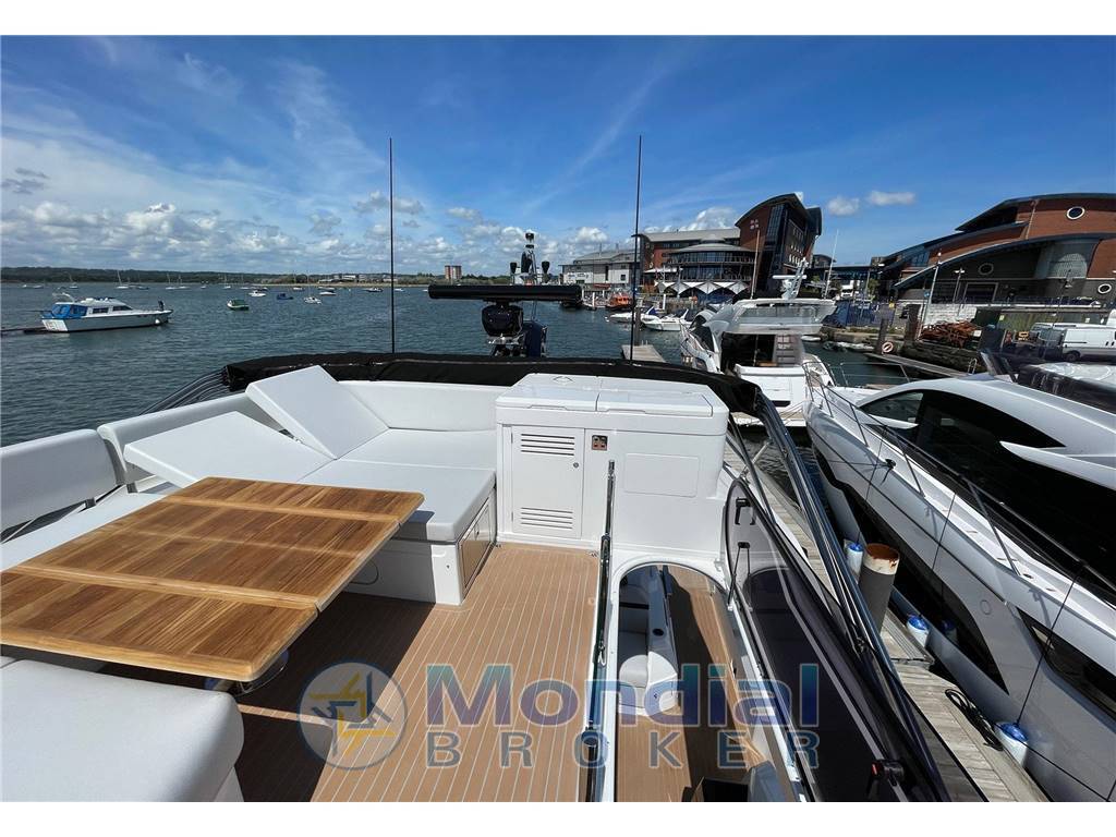 Sunseeker 75 sport yacht
