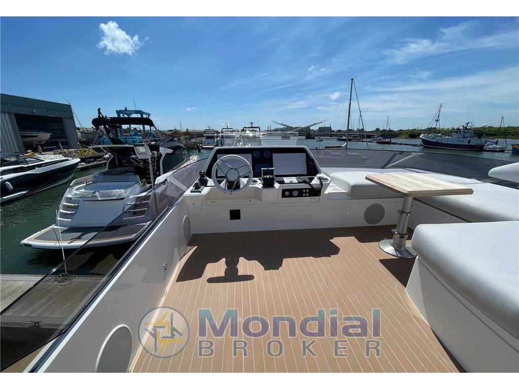 Sunseeker 75 sport yacht