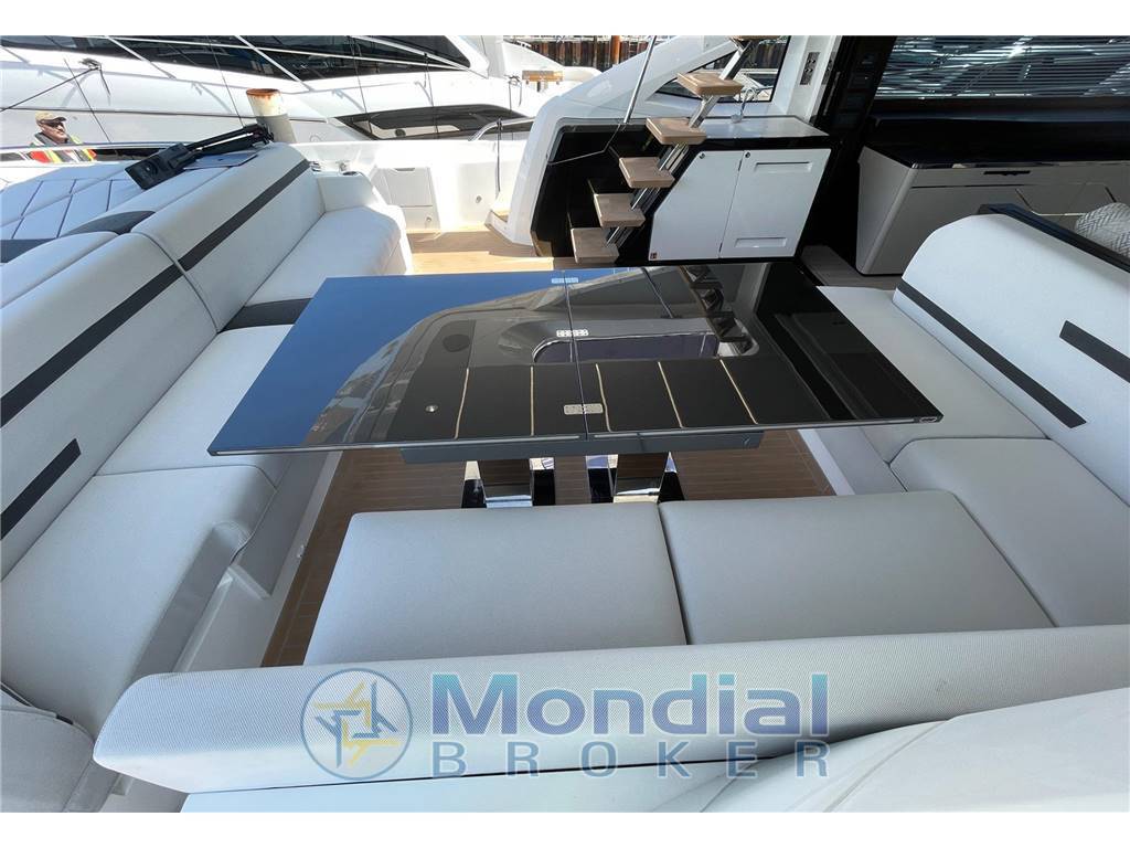 Sunseeker 75 sport yacht