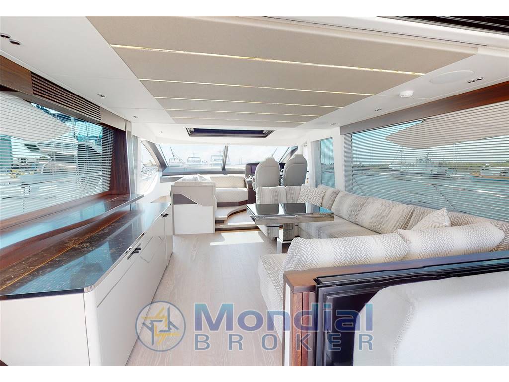 Sunseeker 75 sport yacht