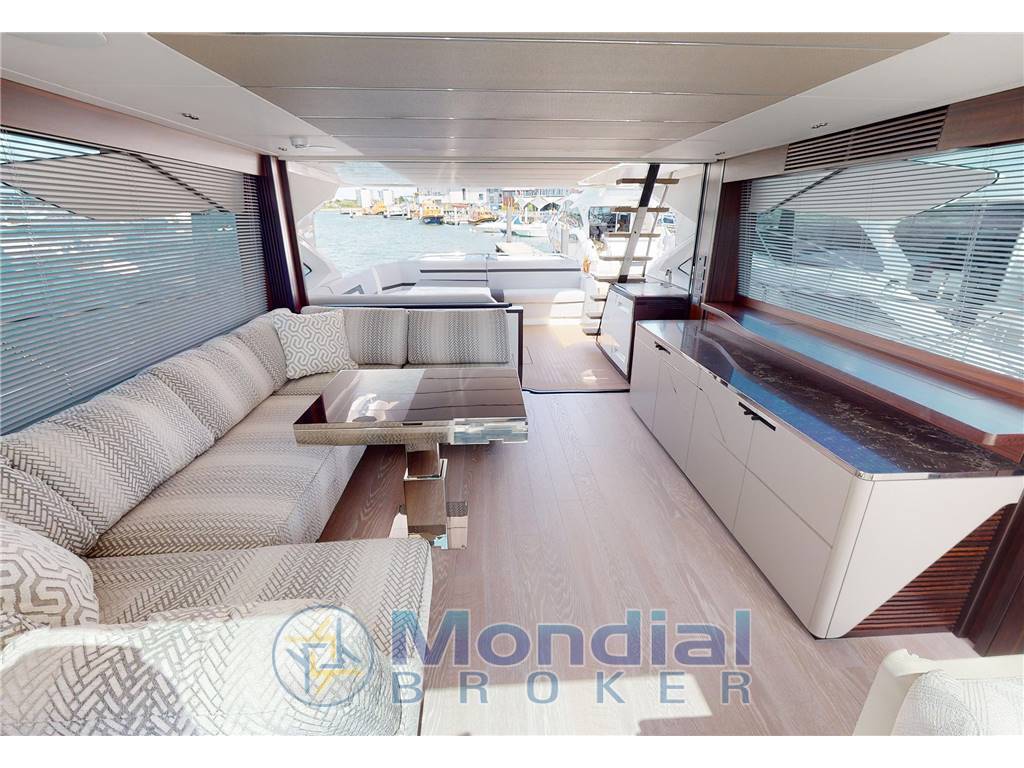 Sunseeker 75 sport yacht