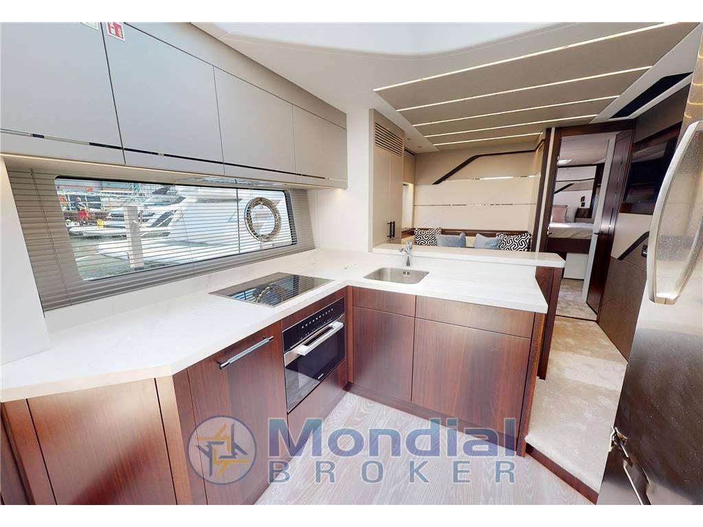 Sunseeker 75 sport yacht
